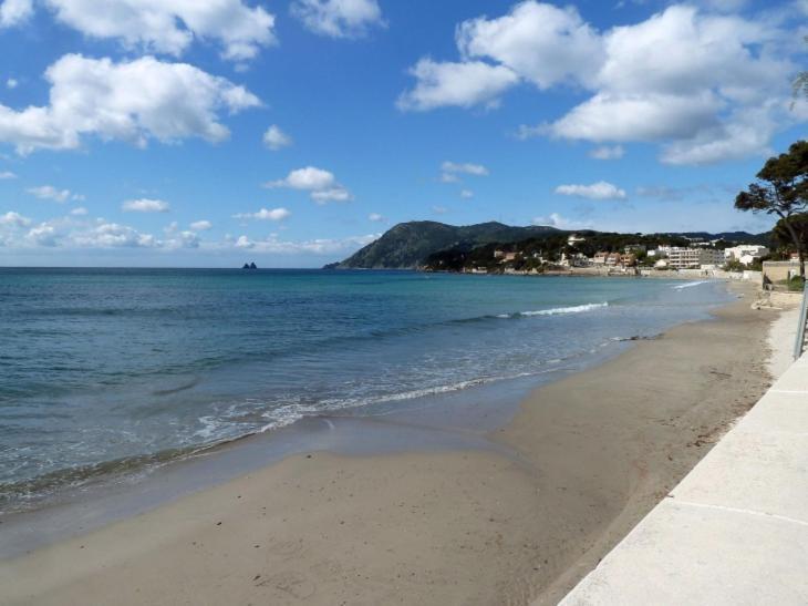 Les Bois Flottes . Plage De La Verne لا سين سور مير المظهر الخارجي الصورة