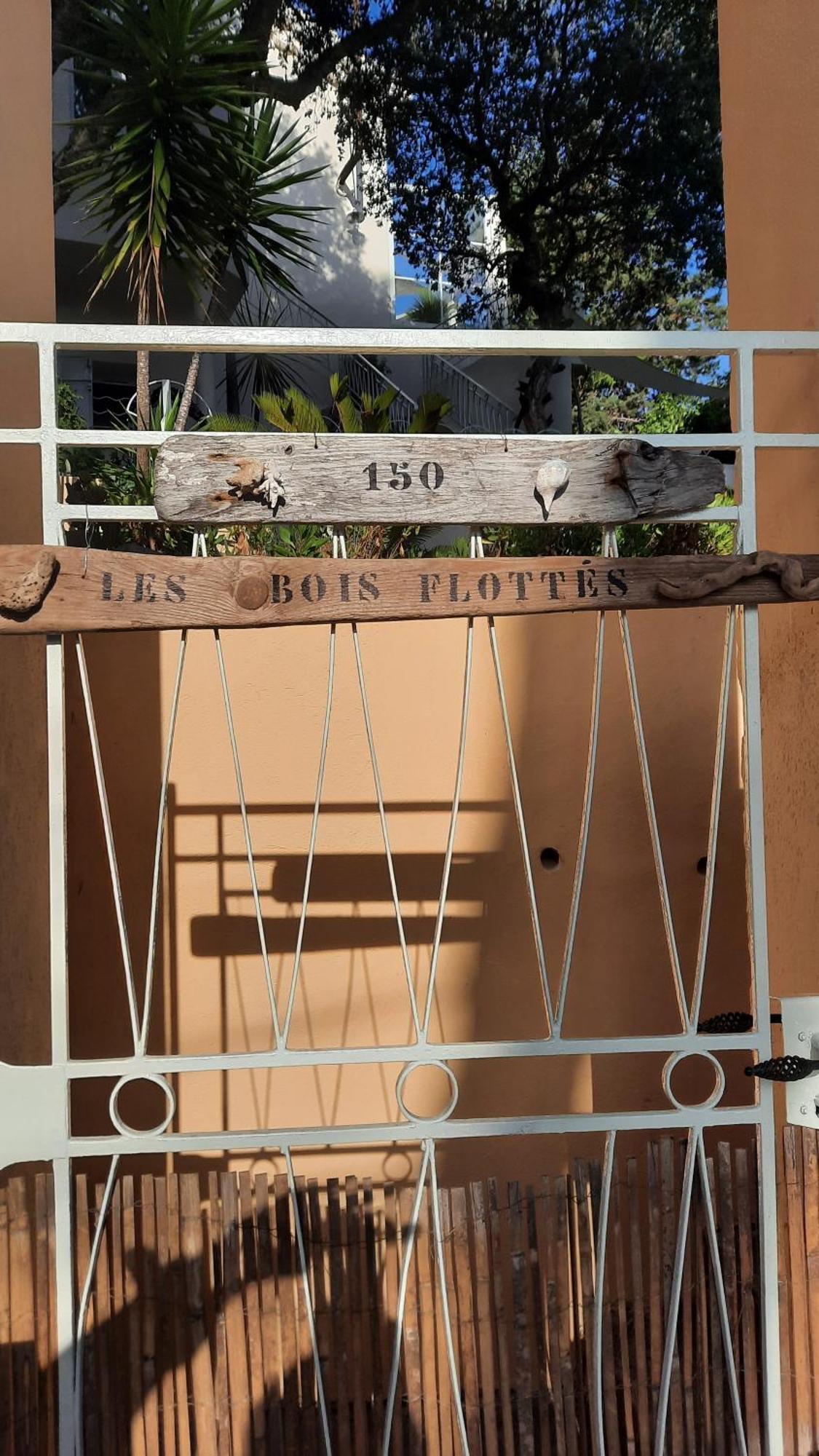 Les Bois Flottes . Plage De La Verne لا سين سور مير المظهر الخارجي الصورة